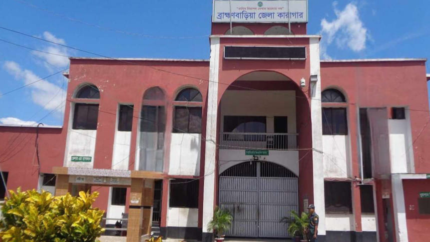 অন্যের জামিননামা দেখিয়ে হত্যা মামলার আসামির পলায়ন: ৬ কারারক্ষী ও ডেপুটি জেলার বরখাস্ত