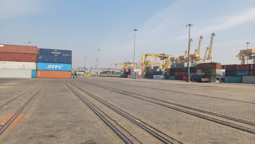 /article/চট্টগ্রাম বন্দরে শ্রমিক-কর্মচারীদের কর্মবিরতিতে তৃতীয় দিনে অচলাবস্থা