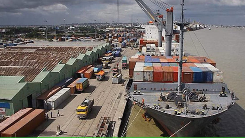 আন্দোলনের চতুর্থ দিন, ২৪ ঘণ্টার কর্মবিরতিতে অচল চট্টগ্রাম বন্দর