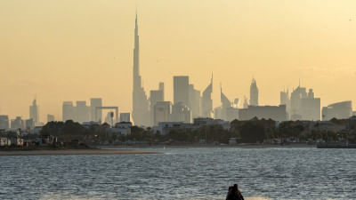 বুর্জ খলিফার পটভূমিকায় দুবাই শহর। ছবি: এএফপি