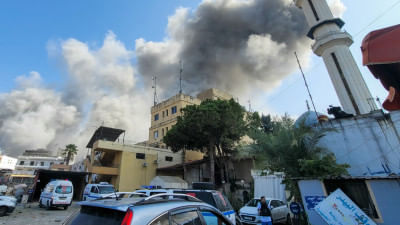 লেবাননের দক্ষিণাঞ্চলের নাবাতিয়েহ শহরে ইসরায়েলি বিমান হামলার পরের দৃশ্য। ছবি: এএফপি