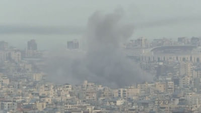 বৈরুতের দাহিয়েহ অঞ্চলে তিন বার বিমান হামলা চালায় ইসরায়েল। ছবি: এক্স থেকে সংগৃহীত