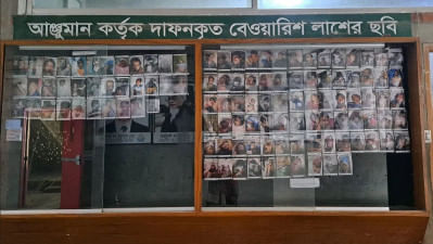 আঞ্জুমানের কাকরাইল কার্যালয়ে টানানো জুলাই ও আগস্টে দাফন হওয়া ১১৪টি বেওয়ারিশ মরদেহের ছবি, যারা সবাই এখন রায়েরবাজারে শায়িত। এদের অনেকেই জুলাই গণহত্যার শিকার। ছবি: সংগৃহীত