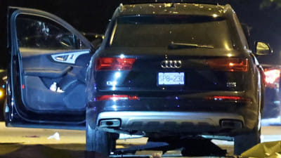 একজন ৩০ বছর বয়সী সন্দেহভাজন ব্যক্তি এই কালো রঙের আউডি এসইউভি গাড়িটি বেপরোয়াভাবে চালিয়ে বহু মানুষকে চাপা দেয়। ছবি: রয়টার্স