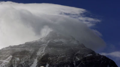 মাউন্ট এভারেস্ট। ফাইল ছবি: রয়টার্স (২০০৮)