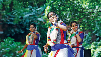 ঢাকা বিশ্ববিদ্যালয়ে ‘শরৎ উৎসব’ বাতিল নয়, স্থগিত: চারুকলার ডিন