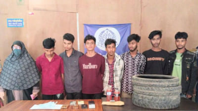 নারায়ণগঞ্জে পুলিশের অভিযানে আ. লীগের ২৯ নেতাকর্মী গ্রেপ্তার, ককটেল-বিস্ফোরক উদ্ধার