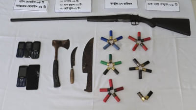 চট্টগ্রাম ও সাতক্ষীরায় পৃথক অভিযানে অস্ত্রসহ গ্রেপ্তার ৩