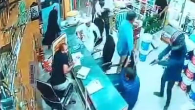 পল্লবীতে যুবদল নেতাকে হত্যার পর পালানোর সময় রিকশাচালককে গুলি