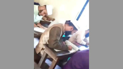 মাদ্রাসায় বই খুলে পরীক্ষা দিচ্ছেন শিক্ষার্থীরা, ভিডিও ছড়াল ফেসবুকে