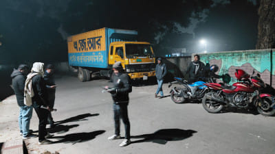 /article/পুলিশের তল্লাশিতে ছাড় পাওয়া ‘ভারতীয় পণ্য’ বিজিবির হাতে আটক