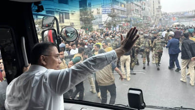 গণসংবর্ধনাস্থলের পথে তারেক রহমান