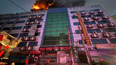 /article/গুলিস্তানে ভবনের ছাদে গুদামে আগুন, নিয়ন্ত্রণে ৯ ইউনিট