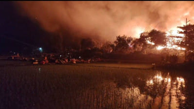 মধ্যরাতে উখিয়ার রোহিঙ্গা ক্যাম্পে আগুন, পুড়েছে চার শতাধিক ঘর