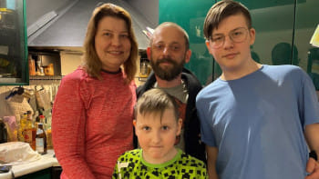 Onlayn yosh ayol uchun birinchi anal jinsiy aloqa