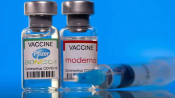 যুক্তরাষ্ট্রের খাদ্য ও ওষুধ প্রশাসন (এফডিএ) শুক্রবার ৬ মাস থেকে ৫ বছর বয়সী শিশুদের জন্য মডার্নার টিকা এবং ৬ মাস থেকে ৪ বছর বয়সীদের জন্য ফাইজার-বায়োএনটেকের টিকার অনুমোদন দিয়েছে। 