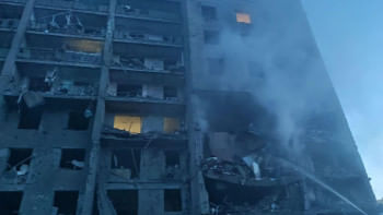 ইউক্রেনের ওডেসার এই দালানে ক্ষেপনাস্ত্র হামলা করেছে রাশিয়া