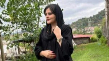 ইরানে ‘সঠিকভাবে’ হিজাব না পরায় আটক তরুণীর মৃত্যু, বিক্ষোভ