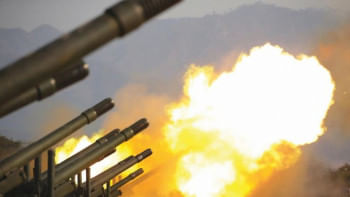 উত্তর কোরিয়া মঙ্গলবার দিনের শেষভাগে পূর্ব ও পশ্চিম উপকূলে ২৫০টি গোলাবর্ষণ করে এবং আজ বুধবার দুপুরের দিকে আরও ১০০টি গোলাবর্ষণ করে। ছবি: রয়টার্স