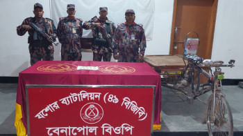 স্বর্ণ উদ্ধার : যশোরের বেনাপোলে যাত্রীবাহী ভ্যান থেকে ৯ স্বর্ণের বার উদ্ধার