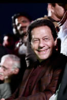 দলের লং মার্চ চলাকালীন সময়ে রেহমানাবাদে উপস্থিত জনতার উদ্দেশ্যে বক্তব্য দেন ইমরান। ছবি: ইমরান খানের ইনস্টাগ্রাম অ্যাকাউন্ট থেকে 