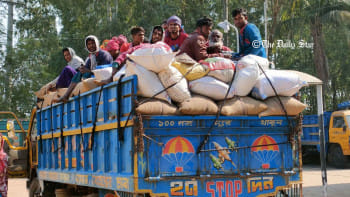২ দিন ধরে বাস বন্ধ, শ্রমিকদের পরিবারেও চলছে না পেট!