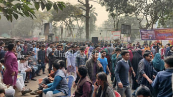 শাহবাগে ছাত্রলীগ নেতাকর্মীদের অবস্থান