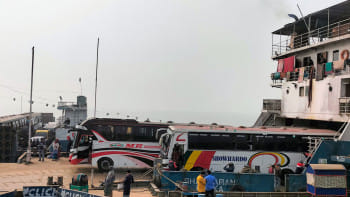 ফেরি চলাচল শুরু