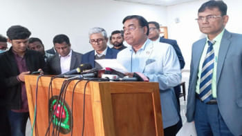 নির্বাচন কমিশনের সচিব বক্তব্য দিচ্ছেন। ছবি : মহিউদ্দীন আলমগীর/স্টার