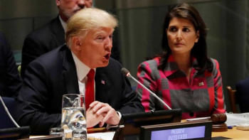 জাতিসংঘের সাধারণ পরিষদের ৭৩তম অধিবেশনে ট্রাম্প ও তৎকালীন মার্কিন রাষ্ট্রদূত নিক্কি হেইলি। ফাইল ছবি: রয়টার্স