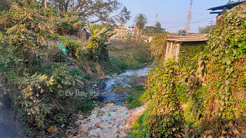 ময়লা ফেলার ‘একমাত্র’ স্থান যখন নদী নদী দূষণ