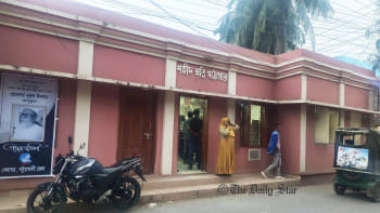 শহীদ সালামের রক্তমাখা শার্ট দেখে বিক্ষোভে উত্তাল পটুয়াখালী