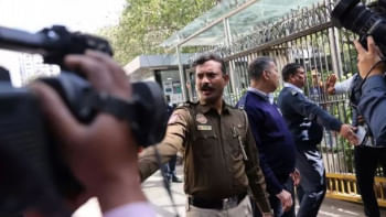 ‘কর্মকর্তারা বিবিসি কর্মীদের কম্পিউটারে করের তথ্য খুঁজেছেন’ ভারতে বিবিসি কার্যালয়ে তল্লাশি