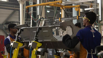 দেশেই যেভাবে অটোরিকশা তৈরি করছে রানার