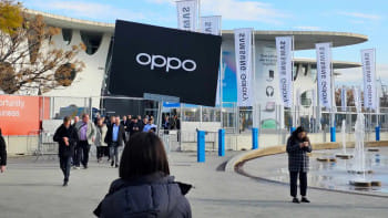 স্মার্টফোন কি বাজার হারাচ্ছে, যা ভাবছে বড় কোম্পানিগুলো