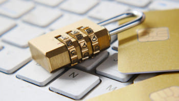 অনলাইন ব্যাংকিং কতটা নিরাপদ: ব্যাংক যেভাবে তথ্য সুরক্ষা করে