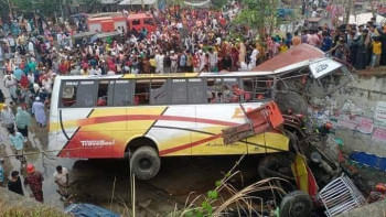 আহত ১২ জনকে পাঠানো হলো ঢামেকে, ১৭ মরদেহ শিবচর স্বাস্থ্য কমপ্লেক্সে আহত ১২ জনকে পাঠানো হলো ঢামেকে, ১৭ মরদেহ শিবচর স্বাস্থ্য কমপ্লেক্সে