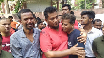 ‘কীভাবে এত টাকা ঋণ শোধ করব, আমাদের সব শেষ’ বঙ্গবাজার, বঙ্গবাজারে আগুন, অগ্নিকাণ্ড, গুলিস্তান মার্কেট,