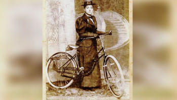 বাইসাইকেলে বিশ্বভ্রমণ করা প্রথম নারী