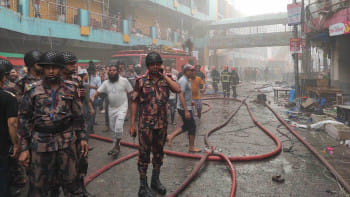 নিউ মার্কেট বন্ধ ঘোষণা | The Daily Star