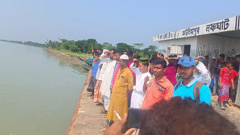 পটুয়াখালীতে ট্রলারডুবি: এখনো মেলেনি বরসহ নিখোঁজ ৪ জনের সন্ধান  পটুয়াখালীতে ট্রলারডুবি: এখনো মেলেনি বরসহ নিখোঁজ ৪ জনের সন্ধান
