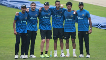 Mustafizur Rahman, Taskin Ahmed, Allan Donald, Shorifiul Islam, Hasan Mahmud and Ebadot Hossain