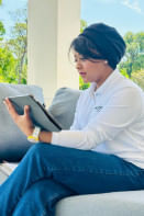 প্রথম সৌদি মুসলিম নভোচারী রায়ানাহ বার্নাবি। অভিযানের আগে তিনি ১ দিন সলিটারি কনফাইনমেন্টে কাটান। ছবি: রায়ানাহ'র আনুষ্ঠানিক টুইটার অ্যাকাউন্ট থেকে সংগৃহীত