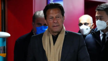 পাকিস্তানের সাবেক প্রধামন্ত্রী ইমরান খান। ফাইল ছবি: এএফপি