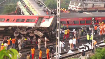 ওডিশায় ট্রেন দুর্ঘটনা : নিহত বেড়ে ২৩৩, আহত ৯০০ ওডিশায় ট্রেন দুর্ঘটনা
