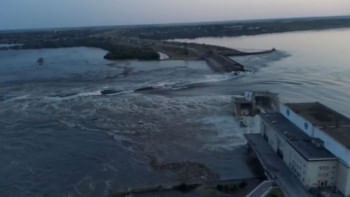 দক্ষিণ ইউক্রেনে নিপ্রো নদীর ওপর অবস্থিত কাখোভকা বাঁধ ধ্বংস হয়েছে। ছবি: রয়টার্স