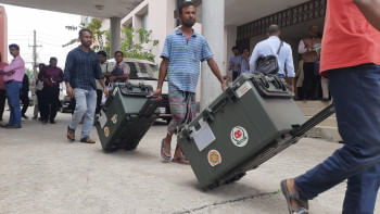 খুলনা সিটি নির্বাচন: ভোটকেন্দ্রে পাঠানো হচ্ছে ইভিএম 