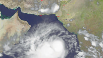 ঘুর্ণিঝড় বিপর্যয়ের স্যাটেলাইট চিত্র। ছবি: ডন