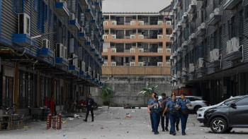 ম্যানিলার এই ভবন থেকে ১ হাজার পাচার হওয়া মানুষকে উদ্ধার করেছে পুলিশ। ছবি: এএফপি