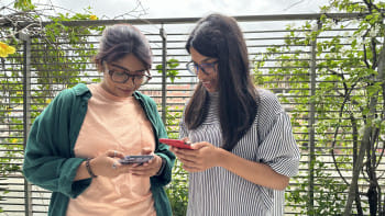 সন্তানকে প্রথম ফোন দেওয়ার সময় যে বিষয় খেয়াল রাখা উচিত